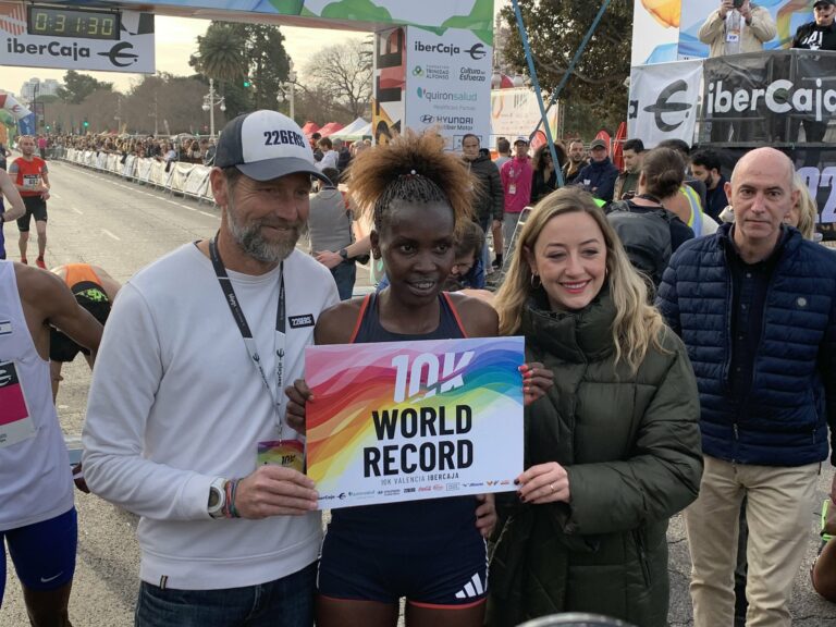 L’atleta keniana Agnes Jebet polvoritza el rècord del món en la 10K de València