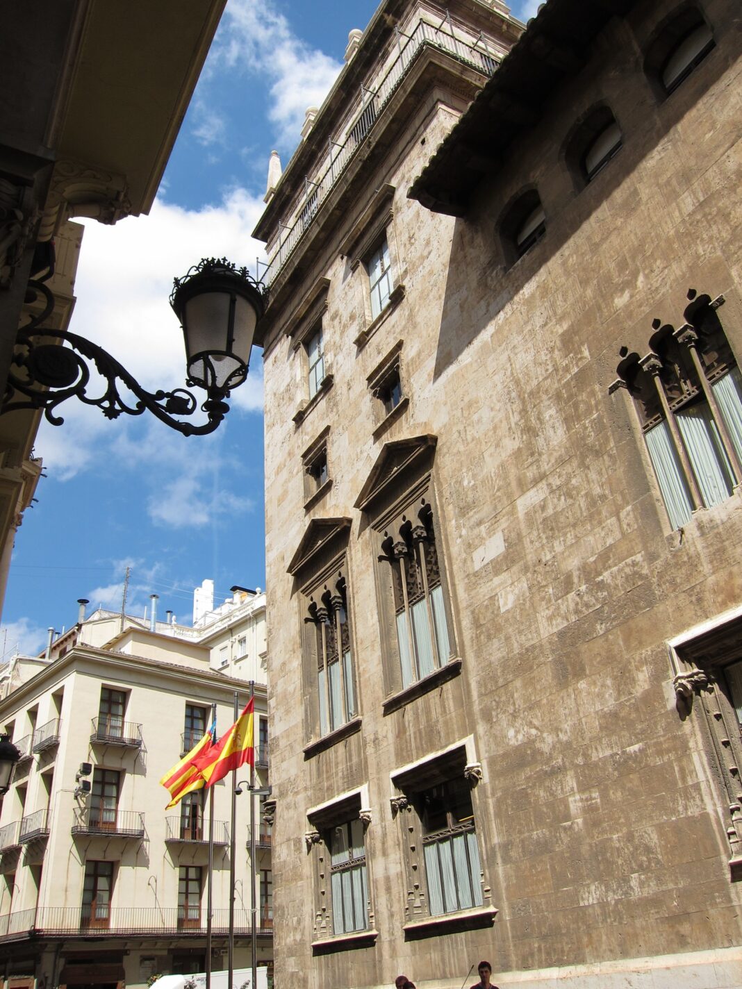 Façana lateral del Palau de la Generalitat.