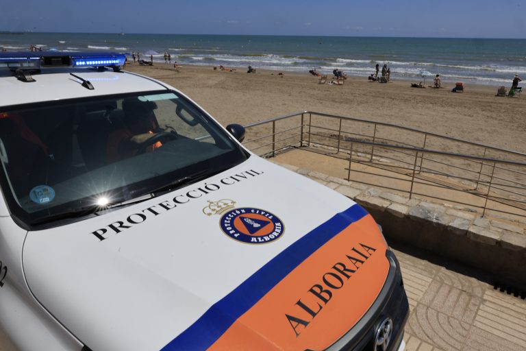 Mor un home ofegat a la platja de Port Saplaya d’Alboraia