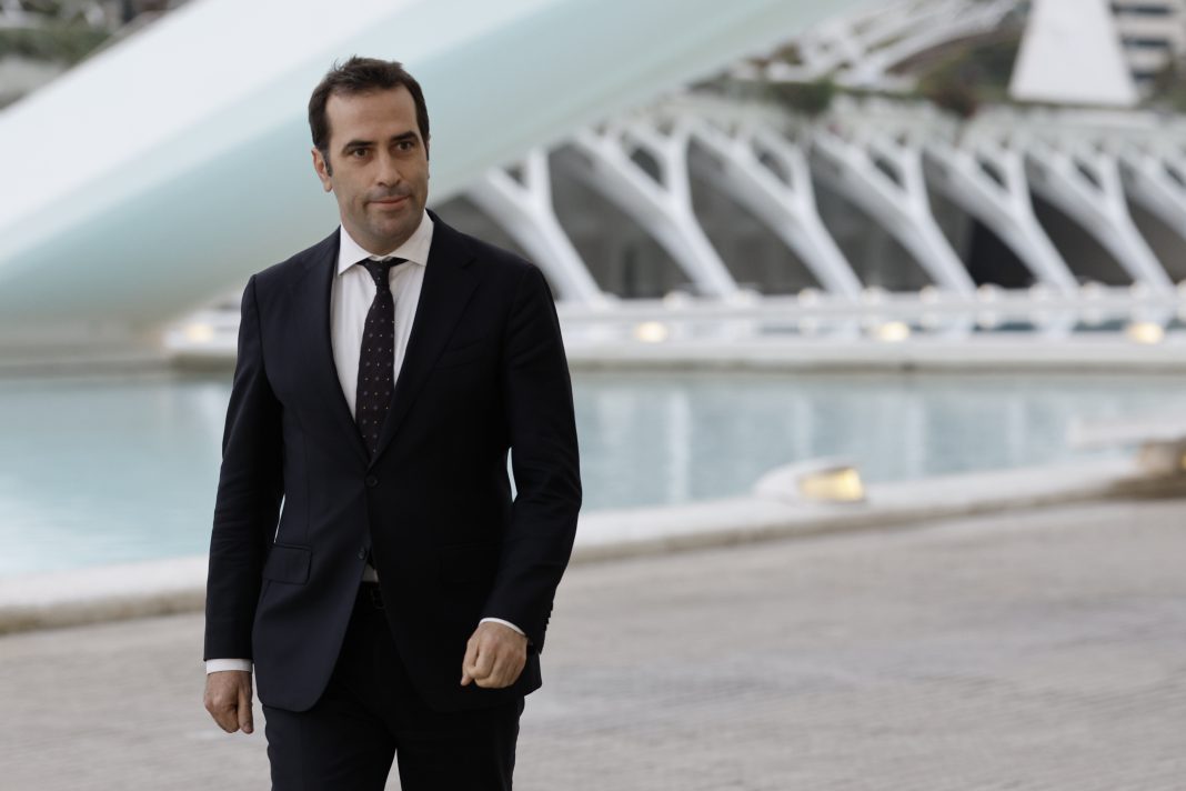 Carlos Cuerpo anima a Mazón a reflexionar y actuar tras lo visto en el funeral de la dana