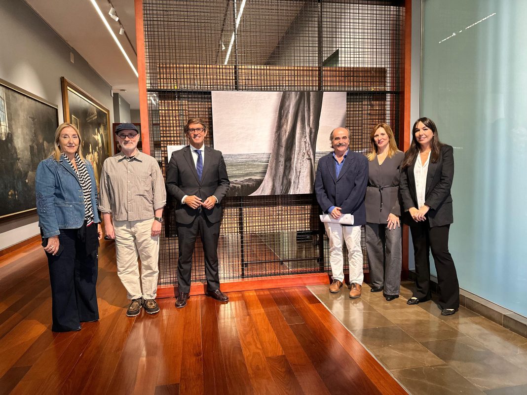Imágenes de Pablo Genovés 'dialogan' con la muestra del Mubag 'La colección a la luz'