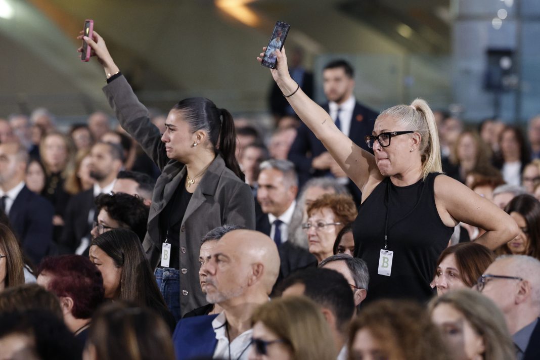 Compromís cree que el funeral marca un punto inflexión y pedirá en Corts que dimita Mazón