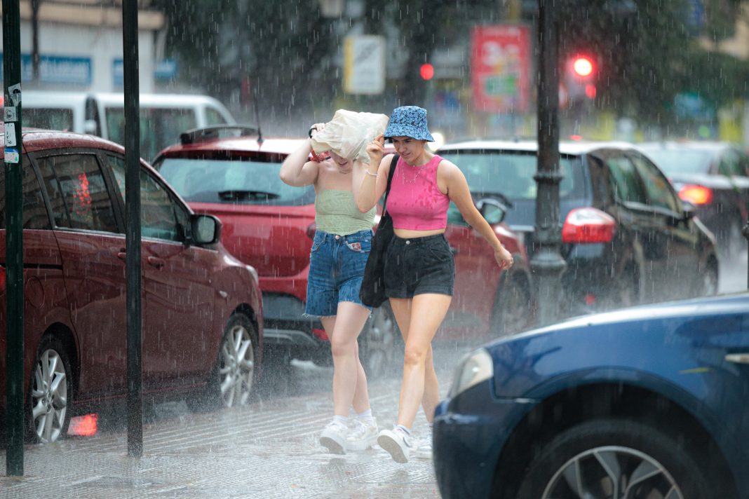 Descenso notable de las temperaturas máximas y lluvias débiles para este domingo