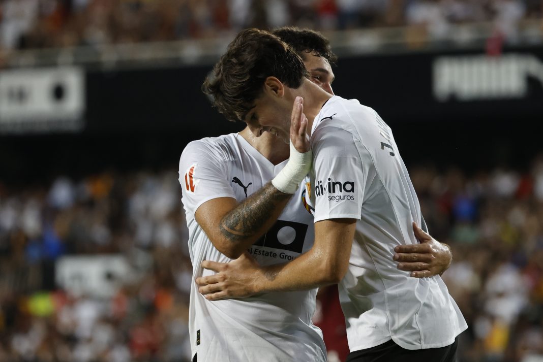 Javi Guerra cumple 100 partidos oficiales con el Valencia