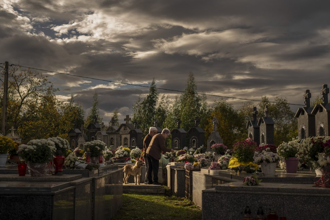 Católicos, evangelistas, musulmanes, judíos... ritos y enterramientos según la confesión