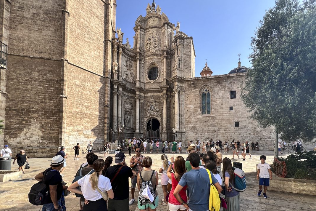 Agosto de récord en turismo internacional: 1,54 millones de turistas gastan 2.251 millones