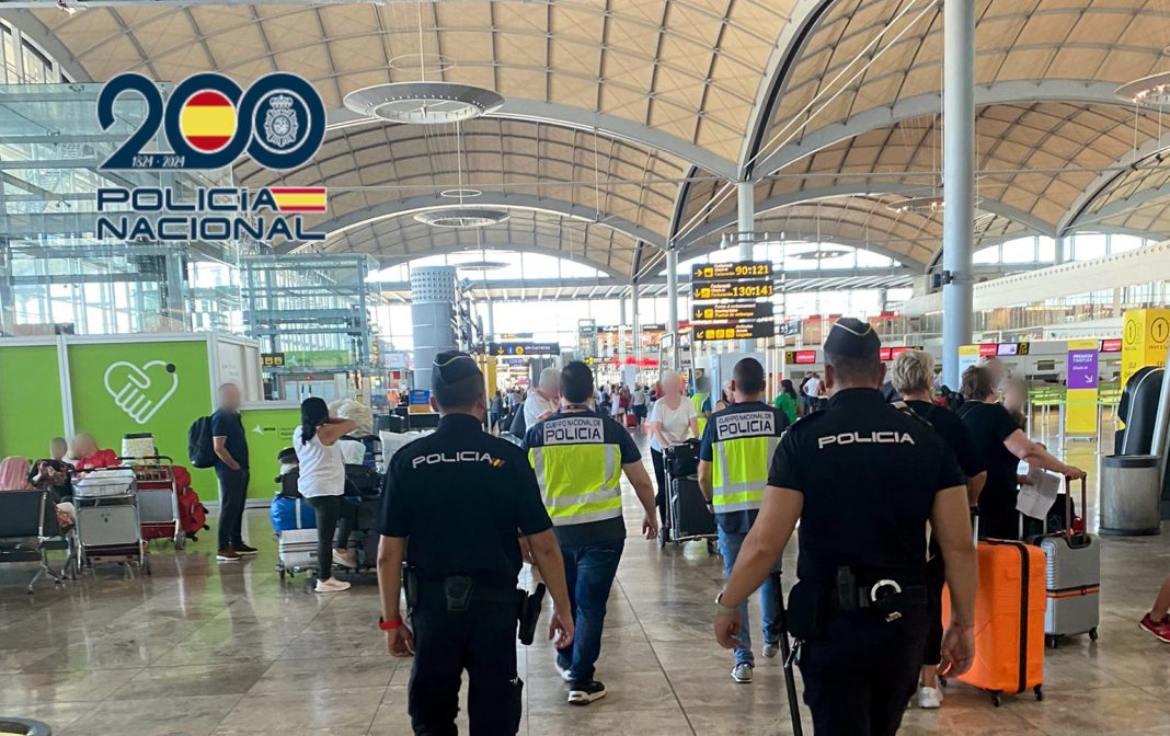 Detenida en el aeropuerto de Alicante una reclamada por estafa en Polonia
