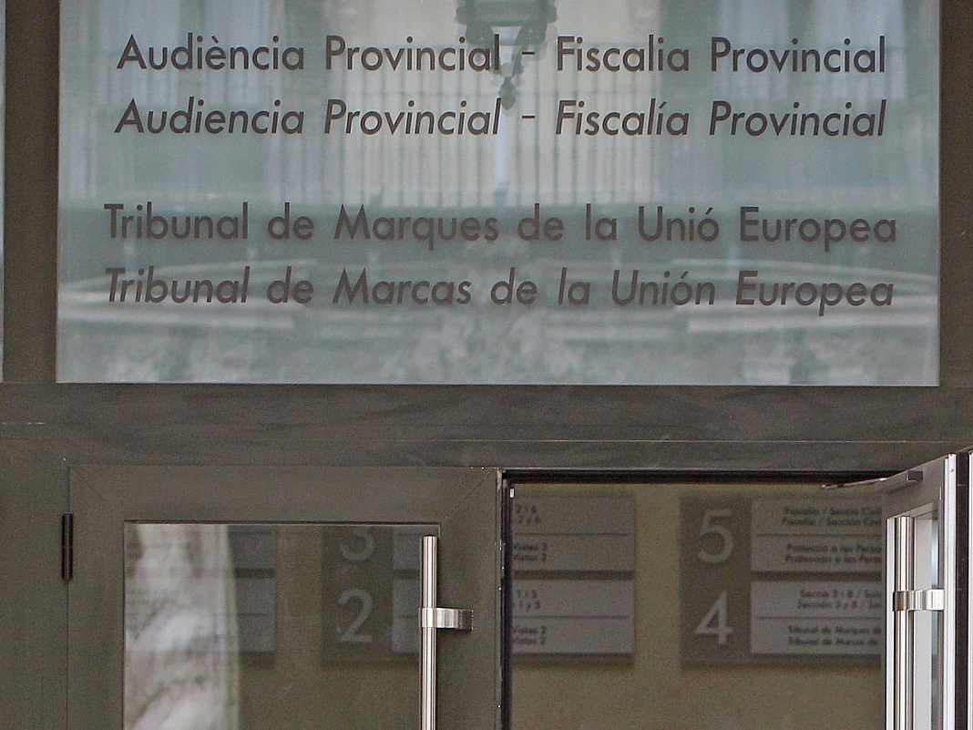Juzgan a 18 personas de una red que abastecía de drogas a británicos en la península