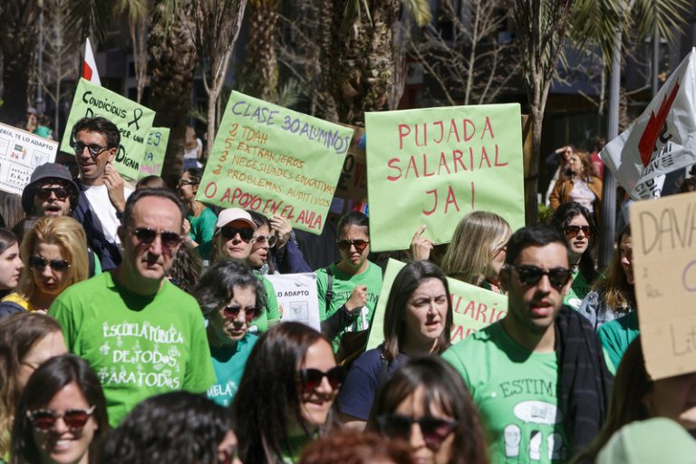 La majoria del professorat valencià recolza una vaga indefinida des de l’11 de maig