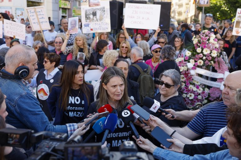 Associacions de víctimes s’unixen a València per a denunciar negligències en la dana, el cribratge de mama i les residències de Madrid