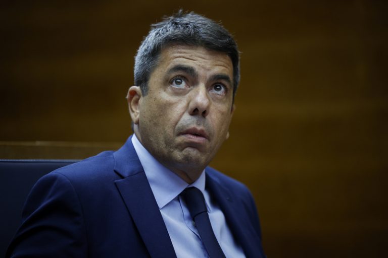 El xofer de Mazón s’acull a la seua declaració judicial i evita respondre en la comissió del Congrés sobre la dana