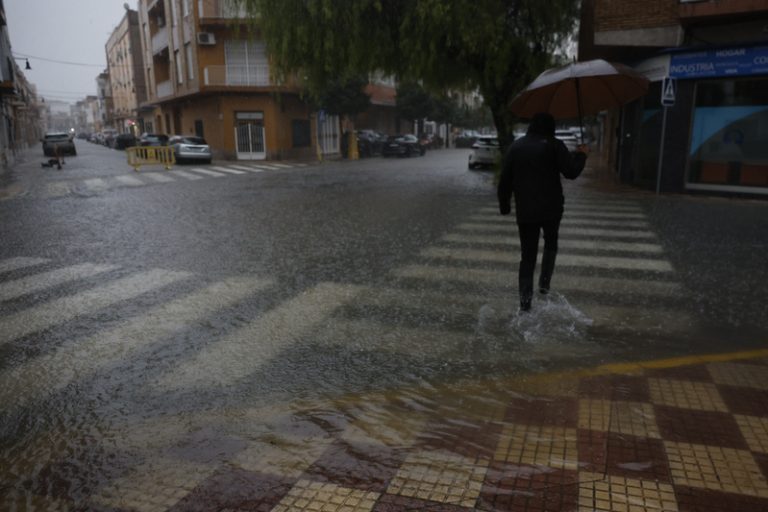 Pluges generalitzades en la Comunitat Valenciana i forta vent en el nord de Castelló