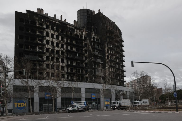 La Fiscalia de València manté l’arxivament del cas per l’incendi de l’edifici de Campanar