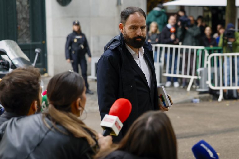 Els pagaments en efectiu del PSOE i les gestions de l’entorn de Montero marquen el juí a Ábalos