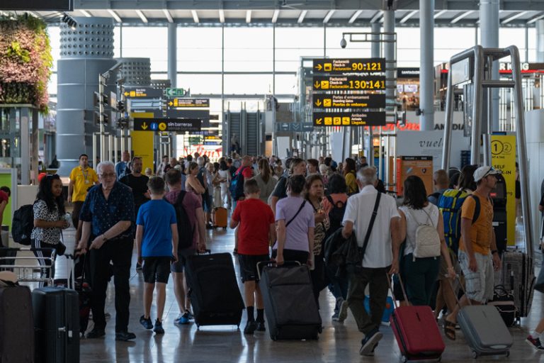 La Comunitat Valenciana frega els 2,7 milions de passatgers aeris internacionals fins a març, un 8,8% més