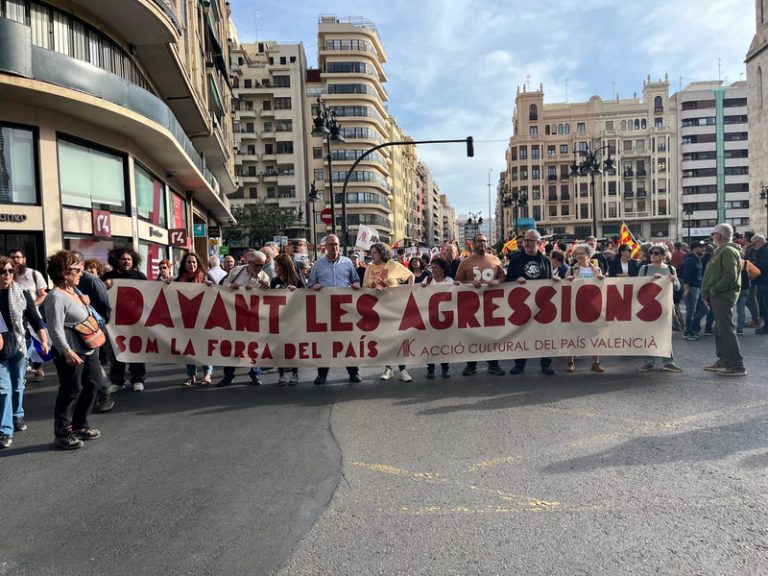La manifestació del 25 d’abril a València unix lluites per drets, territori i llibertats