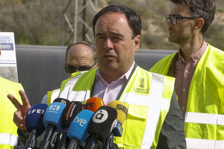 Pérez Llorca reivindica l’aposta del Consell pels servicis socials i la vivenda pública a Sant Joan