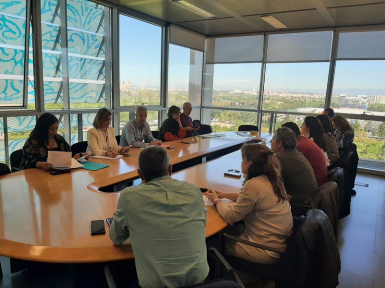 El Consell negocia amb els sindicats un nou model de teletreball en l’Administració valenciana