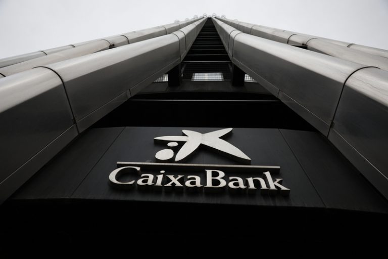 CaixaBank eleva el seu benefici trimestral a 1.572 milions, un 7% més per l’estirada comercial