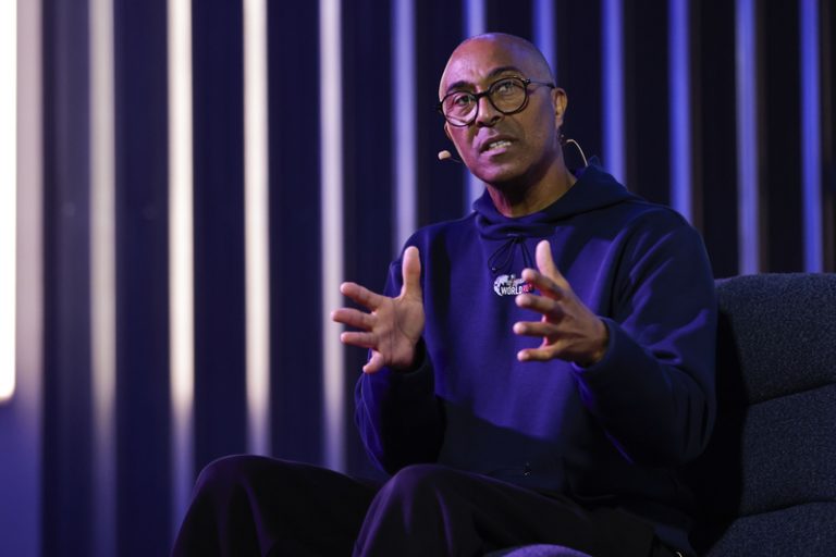 Colin Jackson veu a Quique Llopis preparat per a aconseguir una medalla olímpica en 110 tanques
