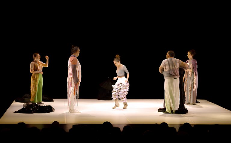 Dansa València tanca la seua edició amb una reflexió sobre el temps i el llegat de Mal Pèl