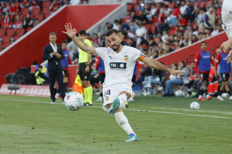 Carlos Corberán lamenta el criteri arbitral pel possible penal a Gayà al Mallorca-València