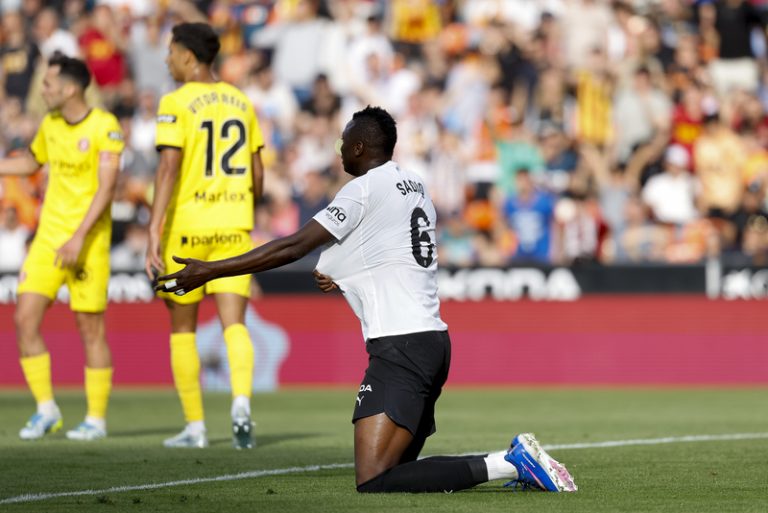 El València perdona al Girona i marxa al descans amb empat sense gols