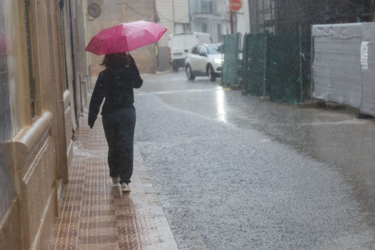 Avís groc per fortes tempestes i graníssol este divendres a l’interior de València
