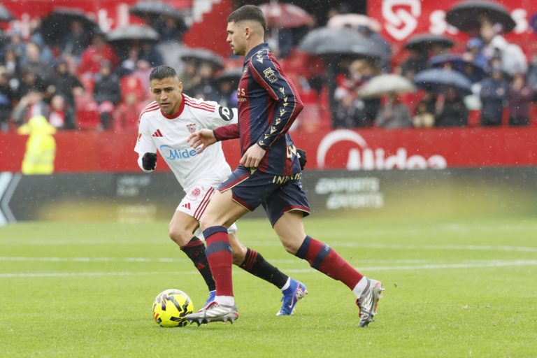 Dela fregarà els 100 partits amb el Llevant si juga davant el Sevilla