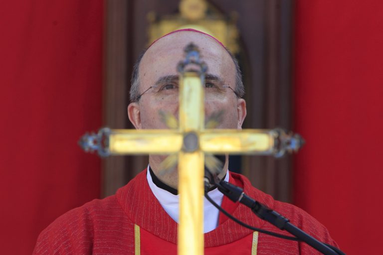 Munilla equipara l’avortament a la guerra i critica una política que calciga l’ètica