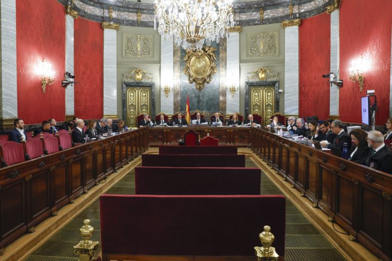 Ábalos es prepara per a declarar en el Suprem acusat de corrupció pels contractes de màscares