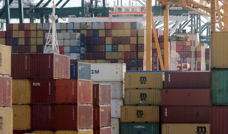 Valenciaport reduïx el tonatge però millora ingressos i benefici en el primer trimestre