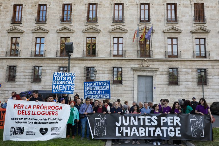 Concentració a València per a exigir la pròrroga dels lloguers i frenar els desnonaments