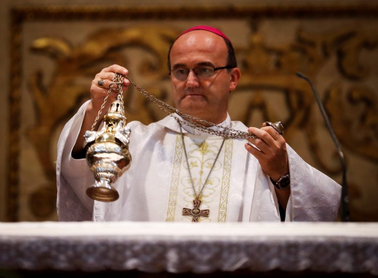 Munilla compara la reacció de Trump al missatge del papa amb la xiqueta de l’exorcista