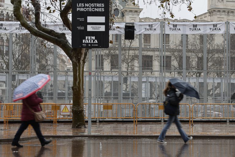 València sortejarà 200 invitacions per a la mascletà nocturna del 2 de maig a l’Ajuntament