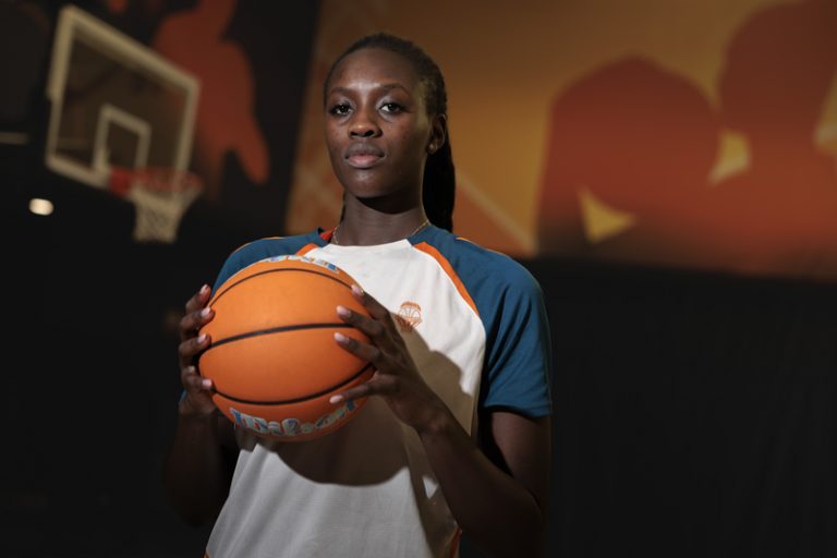 La WNBA cita a Awa Fam per a la cerimònia del draft a Nova York