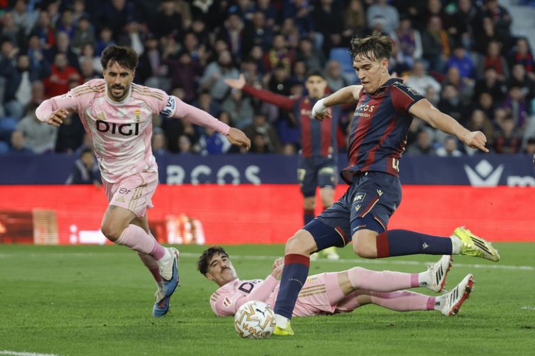 El Sevilla domina les seues visites de lliga al Llevant en el Ciutat de València