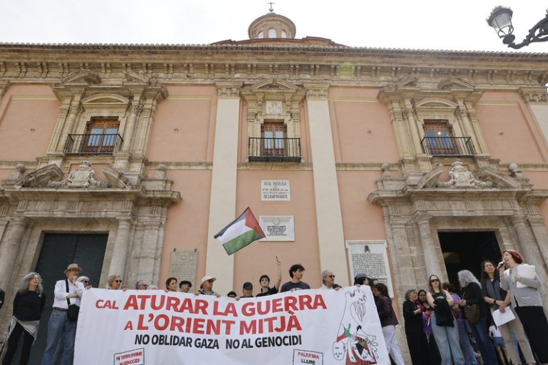 Centenars reclamen a València la fi de l’escalada bèl·lica a Orient Pròxim