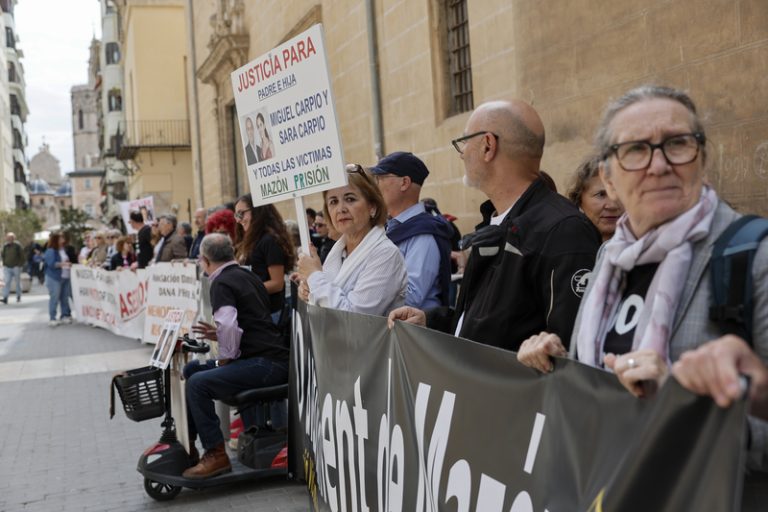 Les víctimes de la dana retrauen als consellers la seua gestió del 29 d’octubre de 2024