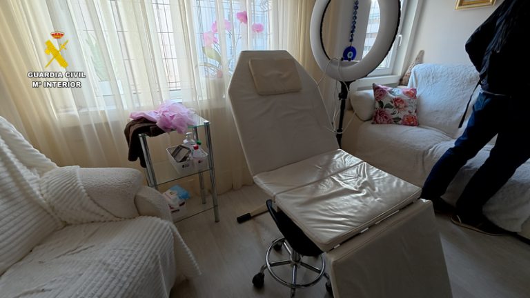 Desmantellades tres clíniques estètiques il·legals que aplicaven bòtox low cost en vivendes