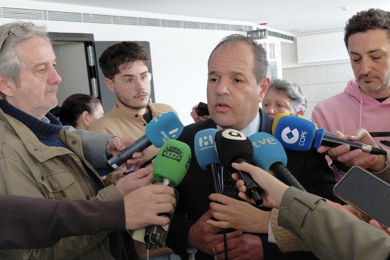 La Diputació ajorna al 13 de maig la declaració de Carlos Baño sobre els bons consum
