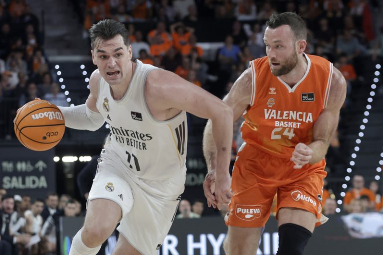 Tavares i Hezonja lideren un sòlid triomf del Reial Madrid en la pista del València Basket