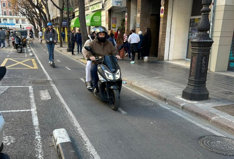 Compromís qüestiona que la patrulla en patinet de València protegisca els ciclistes
