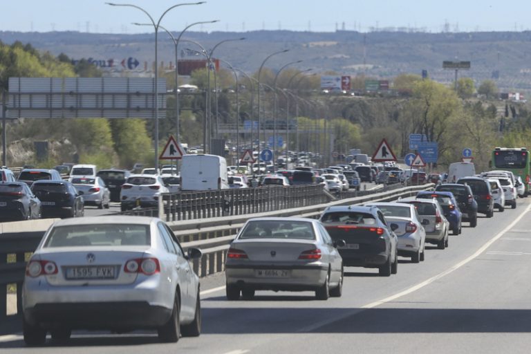 Diversos accidents col·lapsen l’operació retorne de Setmana Santa en les carreteres valencianes