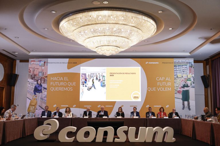 Consum eleva el seu benefici a 122 milions en 2025 i fixa la seua entrada a Madrid per a 2028