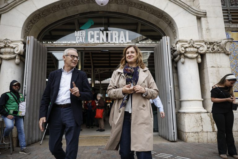 València invertirà més de 800.000 euros per a renovar la imatge i la llum del Mercat Central