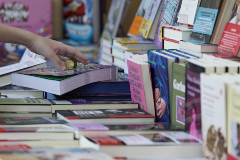 La 61 Fira del Llibre de València obri amb xifres rècord i més activitats en Vivers