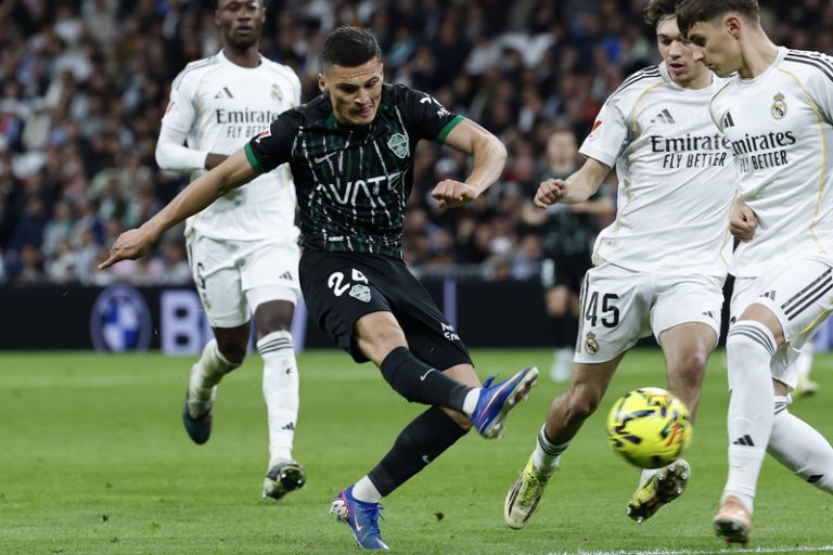 Lucas Cepeda es reivindica amb un gol clau en el moment més delicat de l’Elx