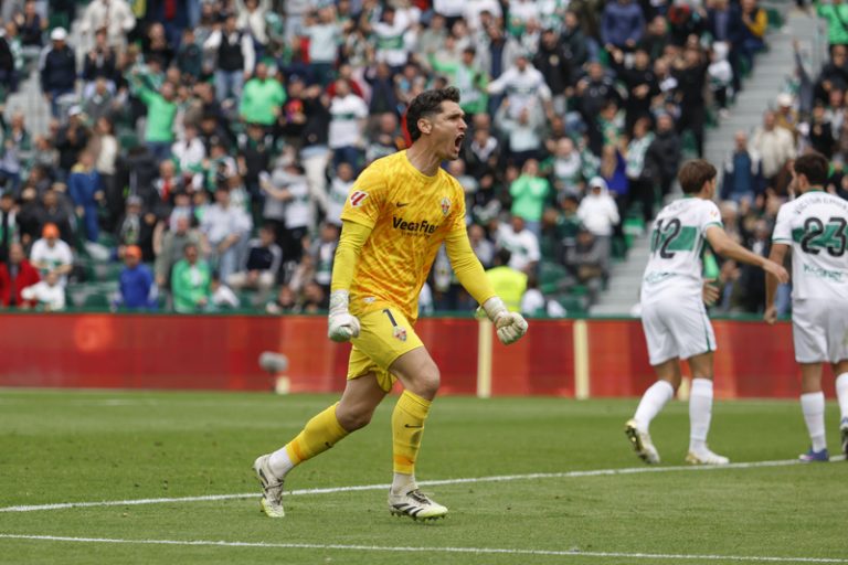 Elx i Atlètic es creuen entre la urgència pel descens i el reinici després de la Copa
