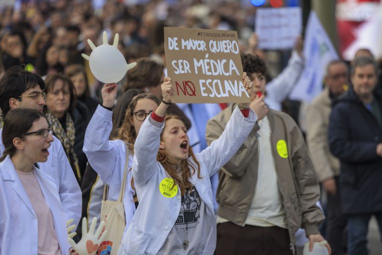 Ampli desfasament en el seguiment de la vaga de metges en la Comunitat Valenciana